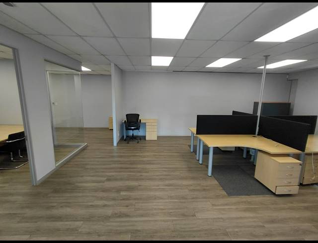 160M² OFFICE TO LET IN LYME PARK